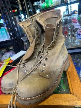 Vintage Men's Lace-Up Work Boots in Beige Brown